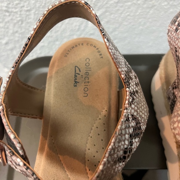 Clarks Snakeskin Pattern Sandals - Picture 3 of 9